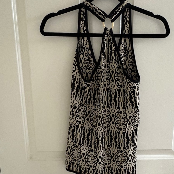 Black & Beige Printed Halter Tank Top w/ Gold Ring Detail – Size S - Picture 2 of 3